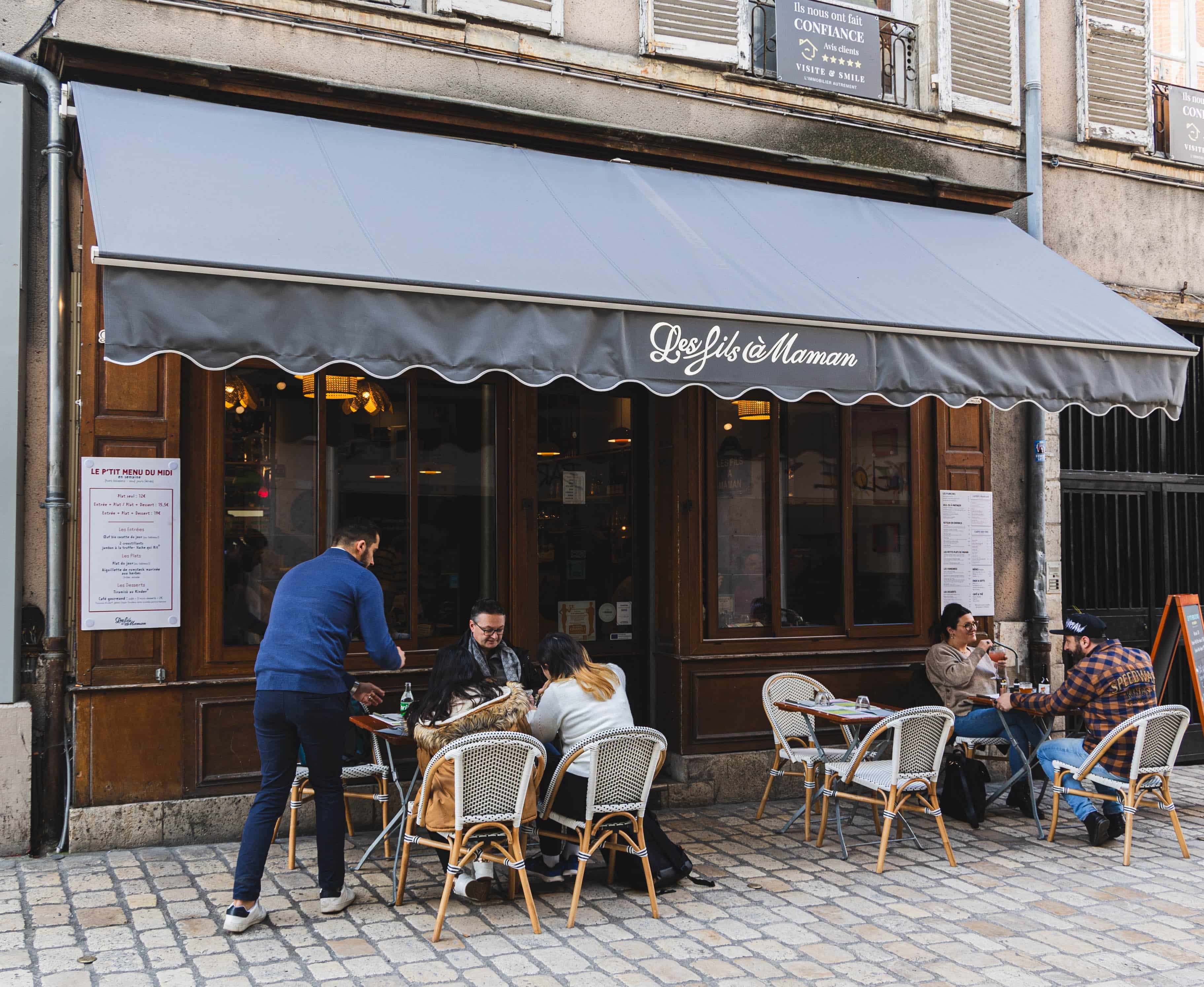 Salle ou terrasse de restaurant à Orléans
